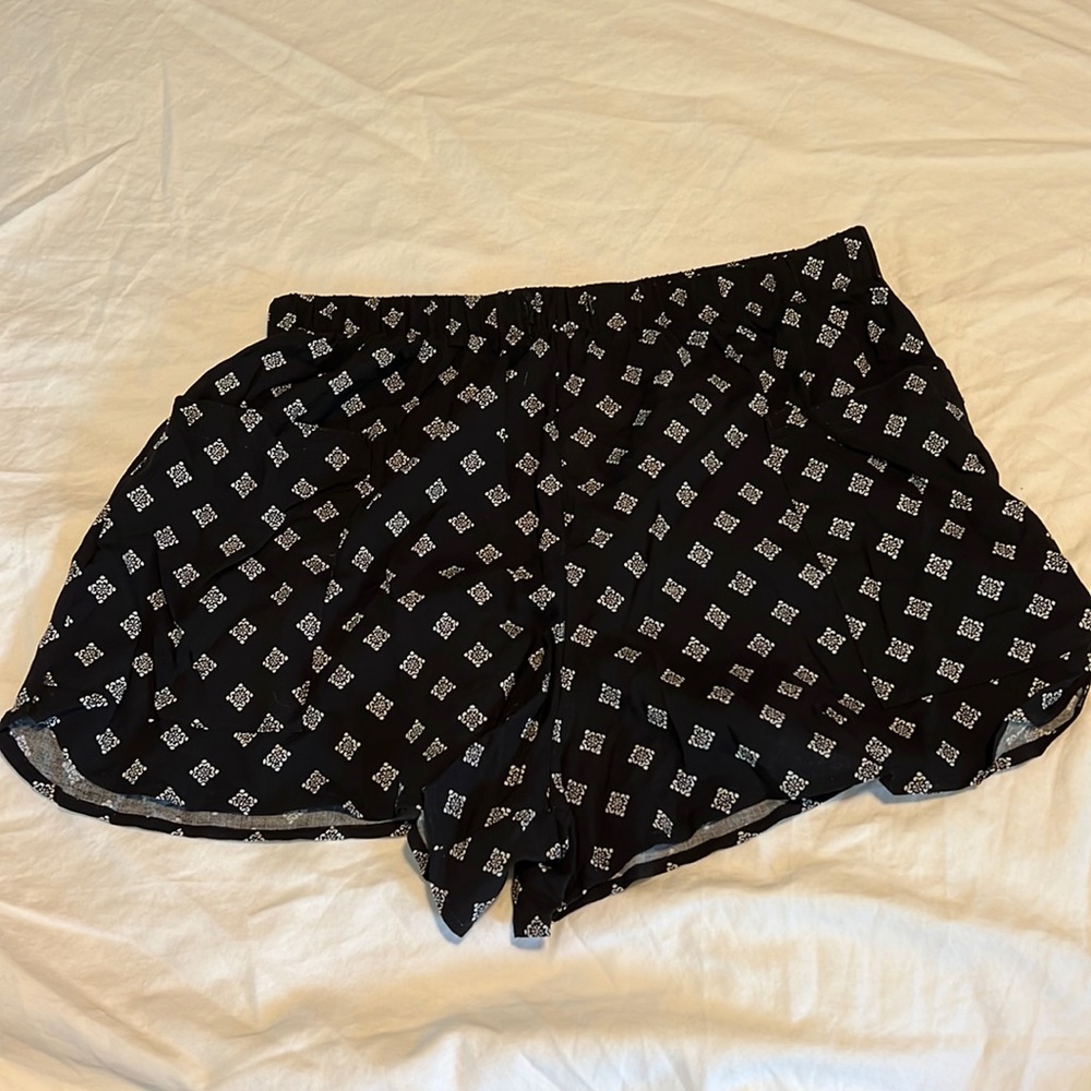 NWT Abercrombie flowy shorts!